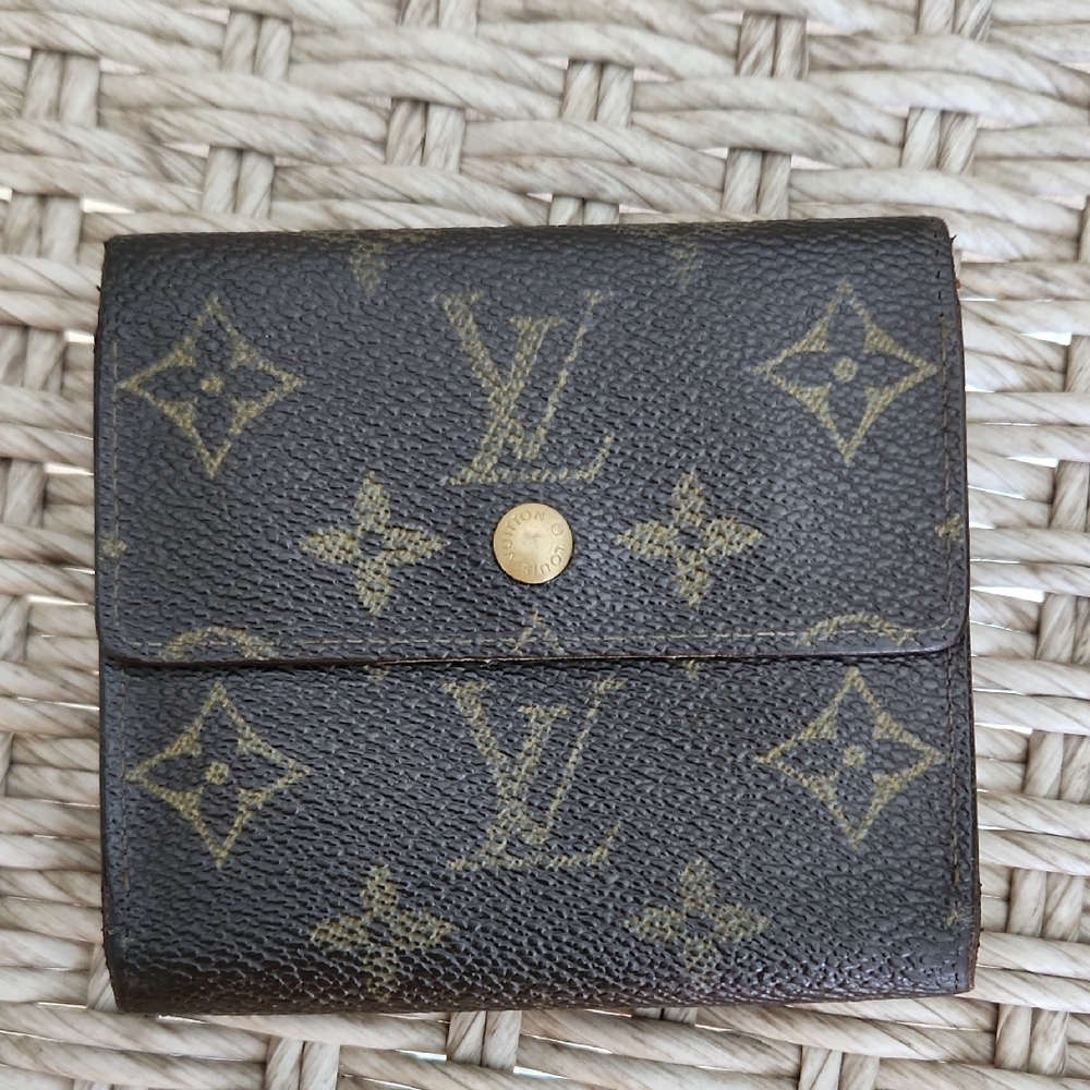 Louis Vuitton Monogram Key Holder in Brown and Gold - Picture 2 of 16